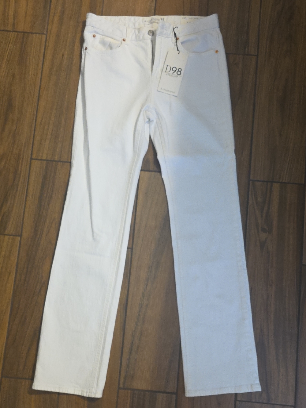 Stradivarius White Straight Jeans with D98 Tag